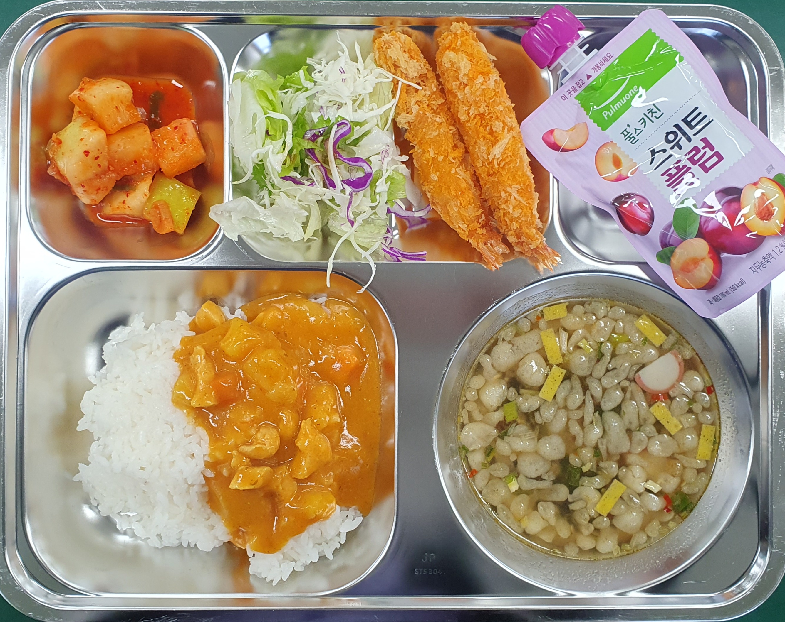 치킨마크니커리

맑은우동국물
왕새우튀김
양상추샐러드
깍두기
스위트플럼주스
