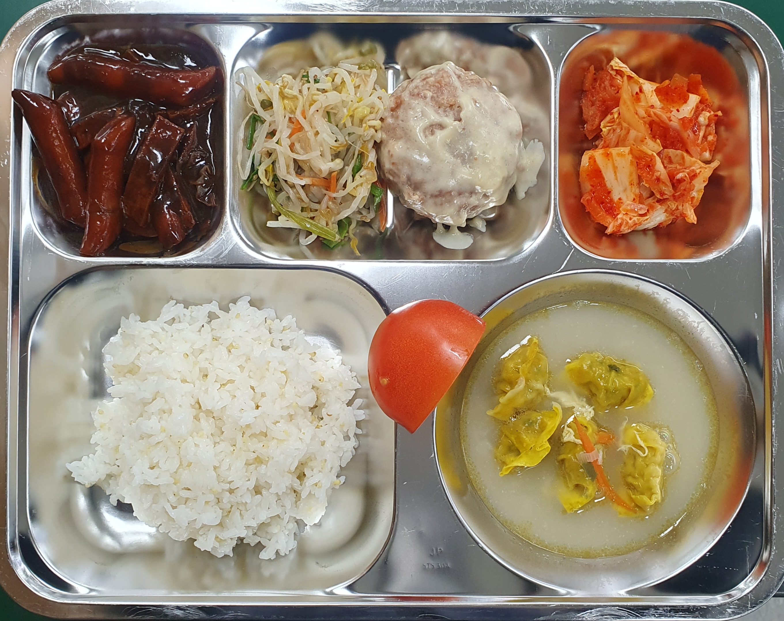 기장밥
우리밀노랑물만두국
청양크림함박스테이크
짜장떡볶이
숙주나물
포기김치
꿀토마토
