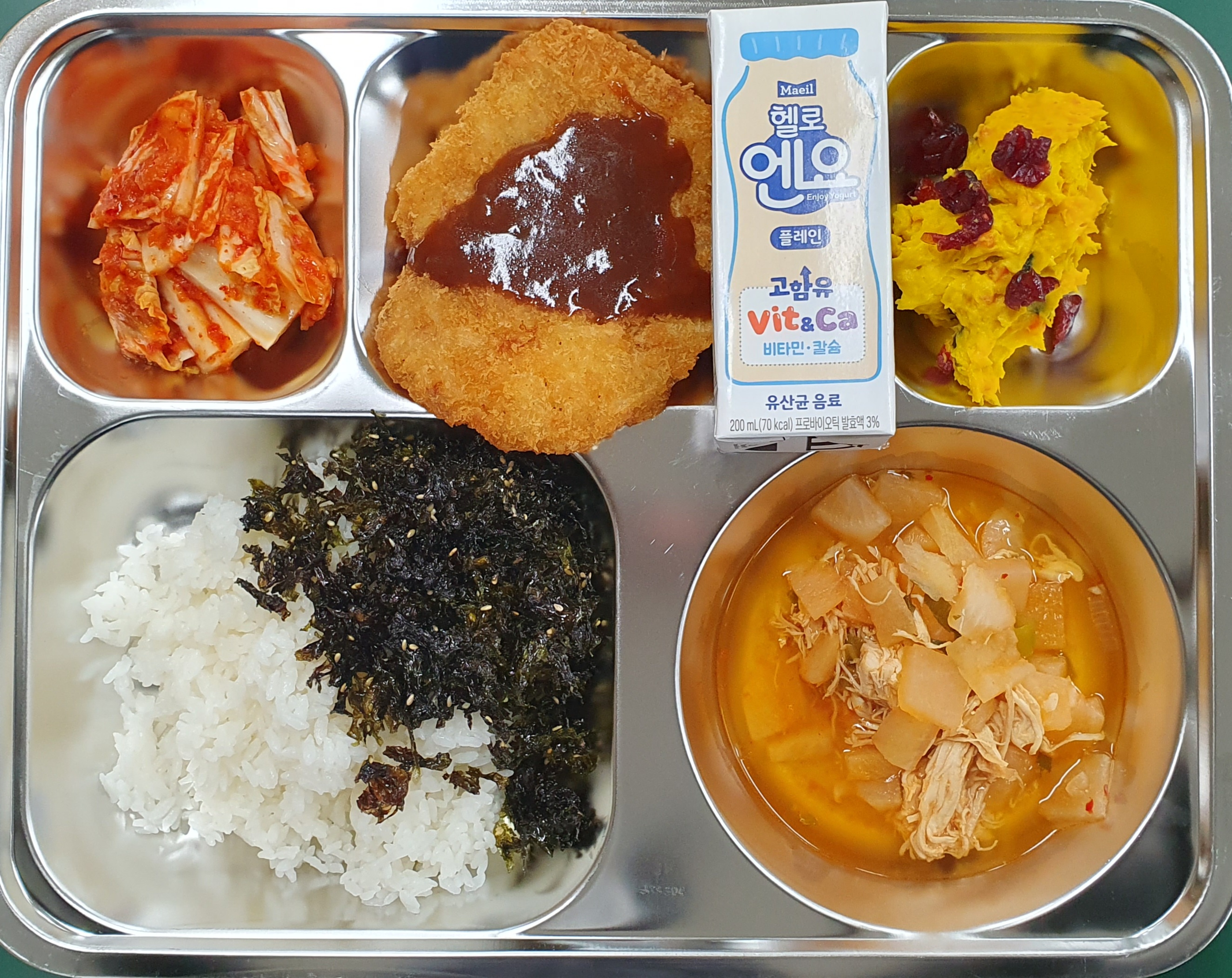 백미밥
얼큰닭곰탕
슈니첼
크랜베리단호박범벅
올리브파래자반
포기김치
헬로엔요
