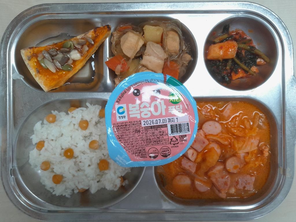 칼슘병아리콩밥
부대찌개(2.5.6.9.10.12.16)
순살안동찜닭(5.6.13.15.18)
단호박견과류꿀찜
과일푸딩
총각김치(9)