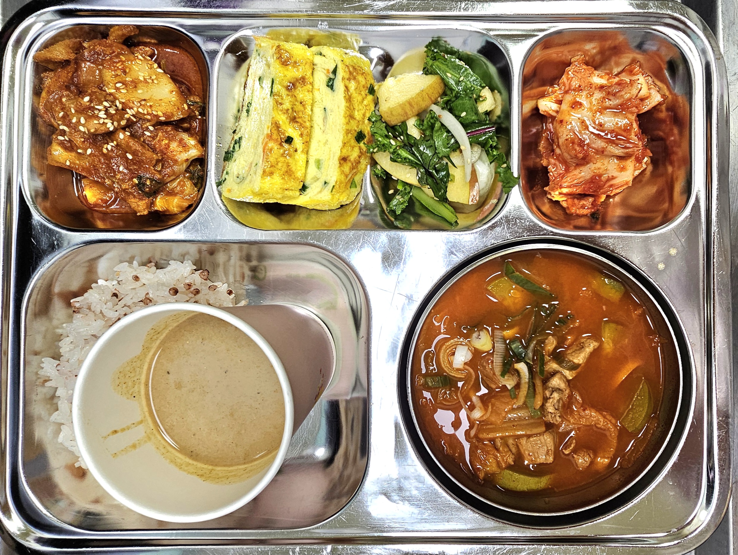 ㆍ차수수밥
ㆍ김치짜글이(5.6.9.10)
ㆍ날치알계란말이(1)
ㆍ치커리사과무침(5.6.13)
ㆍ매콤오리주물럭(js)(5.6.13)
ㆍ배추김치(9)
ㆍ미숫가루(2.5.13)